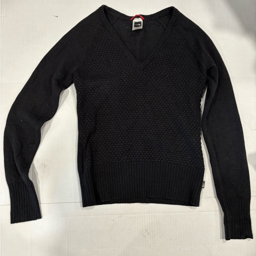 North Face Women’s vneck sweater